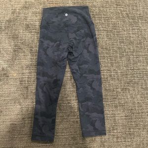 Lululemon leggings, camo print, size 2 23 inch